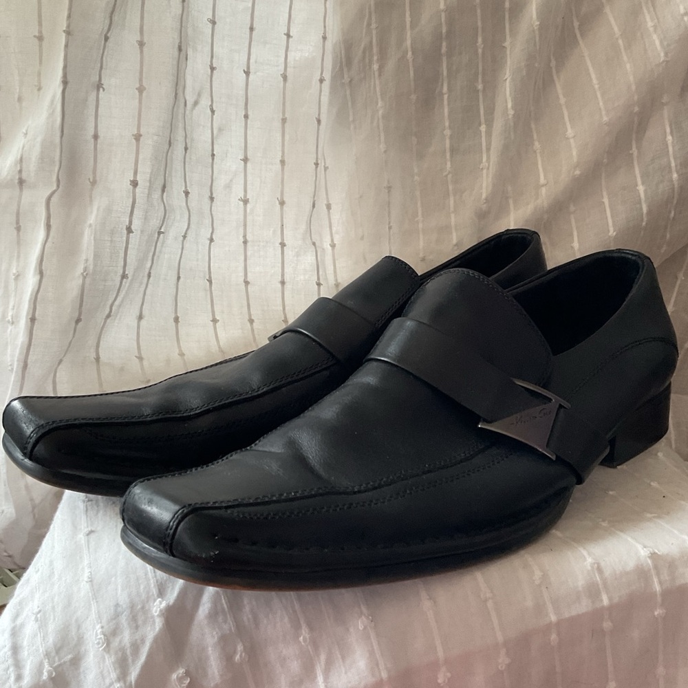 Kenneth Cole New York Black Loafers Streamlined Elegance